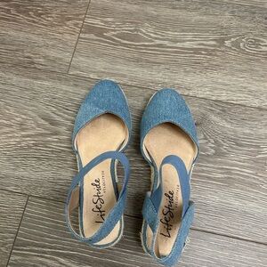 Life Stride Blue Sandals with Classic Design